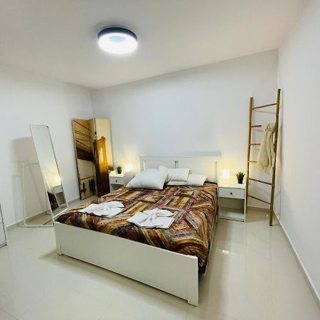 Haris White Apartment Roussospítion Esterno foto