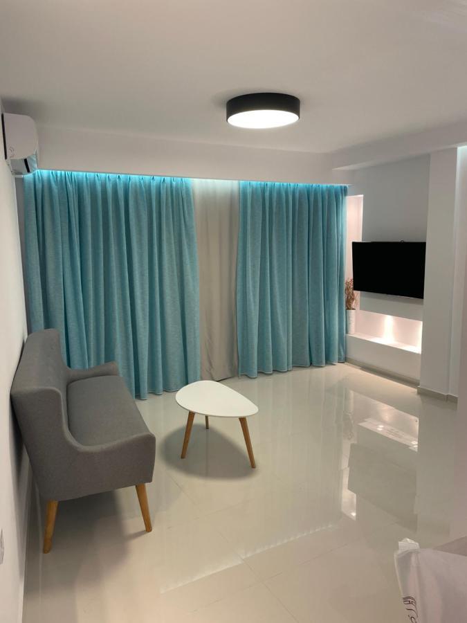 Haris White Apartment Roussospítion Esterno foto