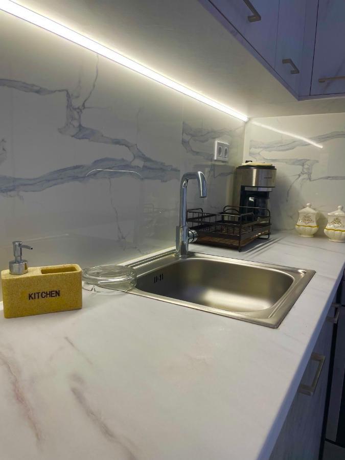 Haris White Apartment Roussospítion Esterno foto