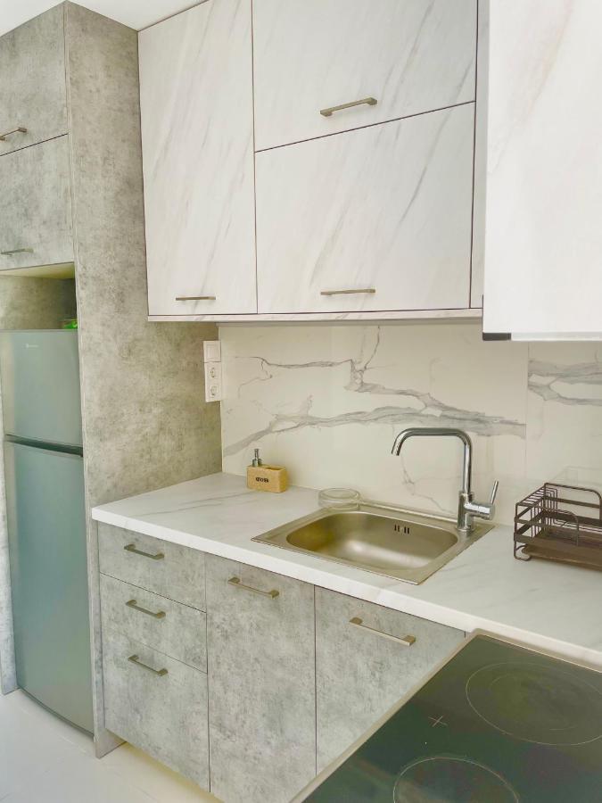 Haris White Apartment Roussospítion Esterno foto