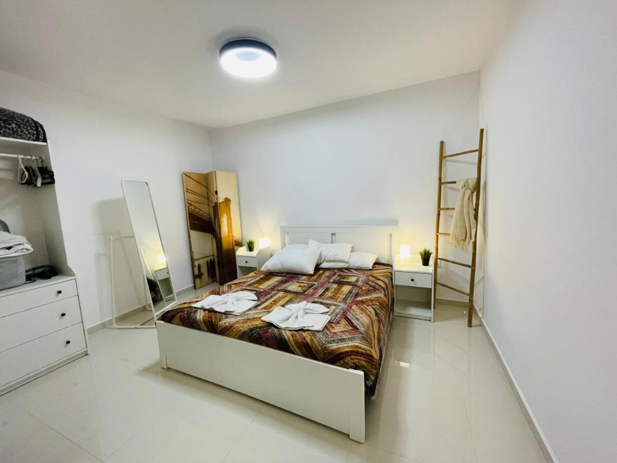 Haris White Apartment Roussospítion Esterno foto